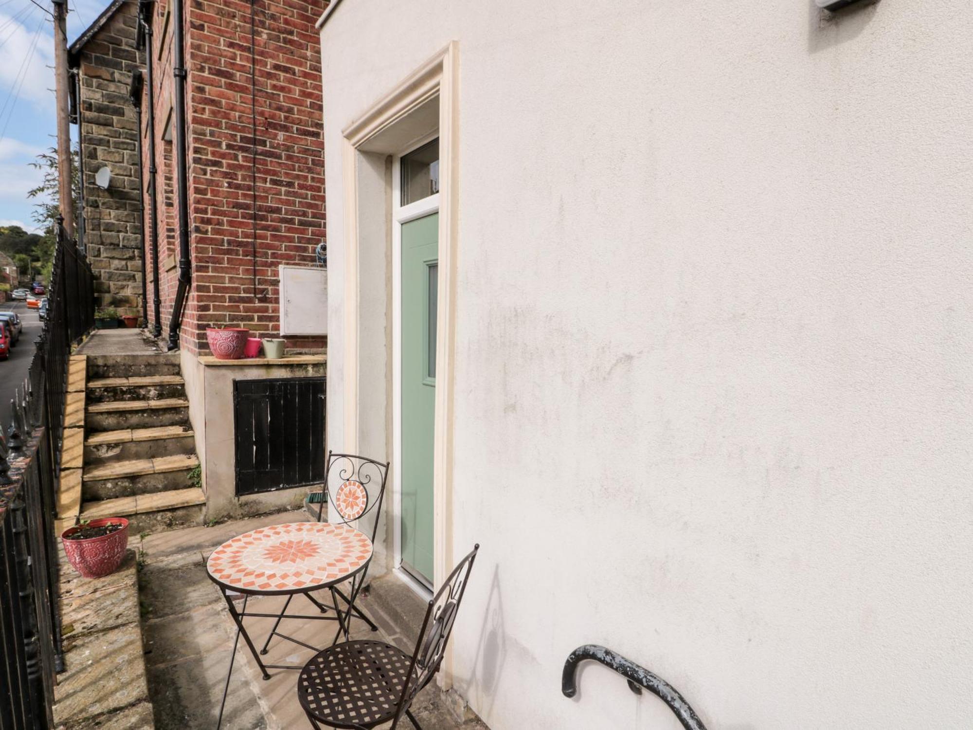 Nutshell Apartment Whitby Exterior photo